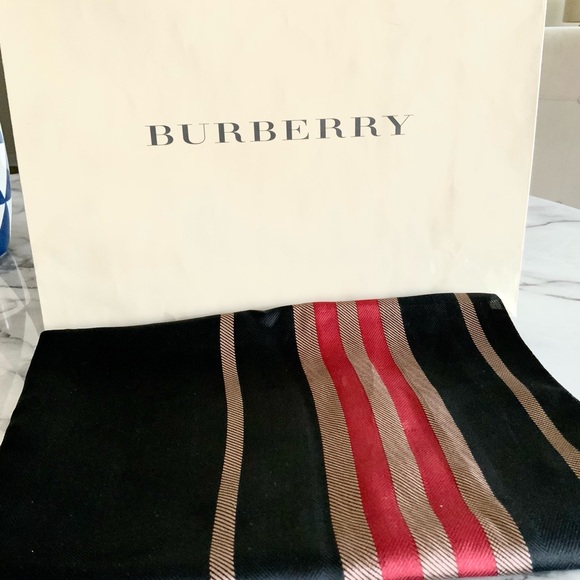 Burberry Accessories - Burberry rectangle silk scarf
